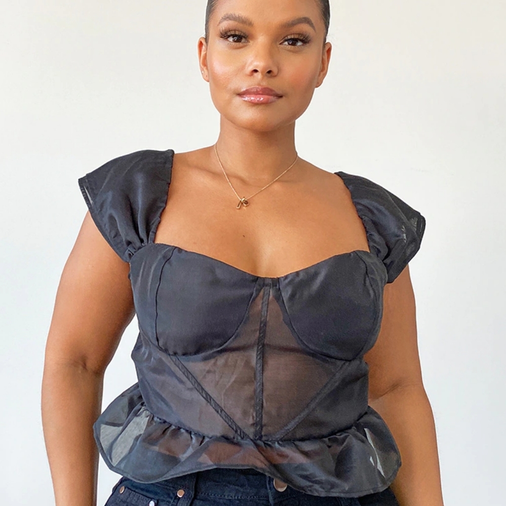 Pretty Little Thing Plus Black Woven Cup Detail Organza Crop Top